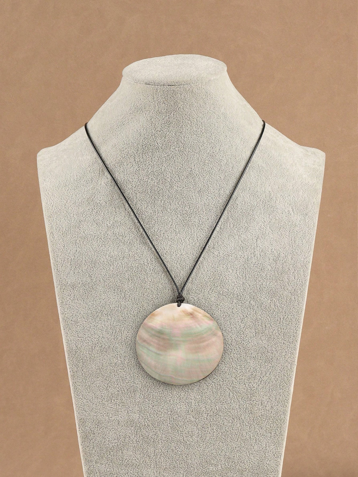 Large Shell Pendant Necklace – Natural Mother of Pearl